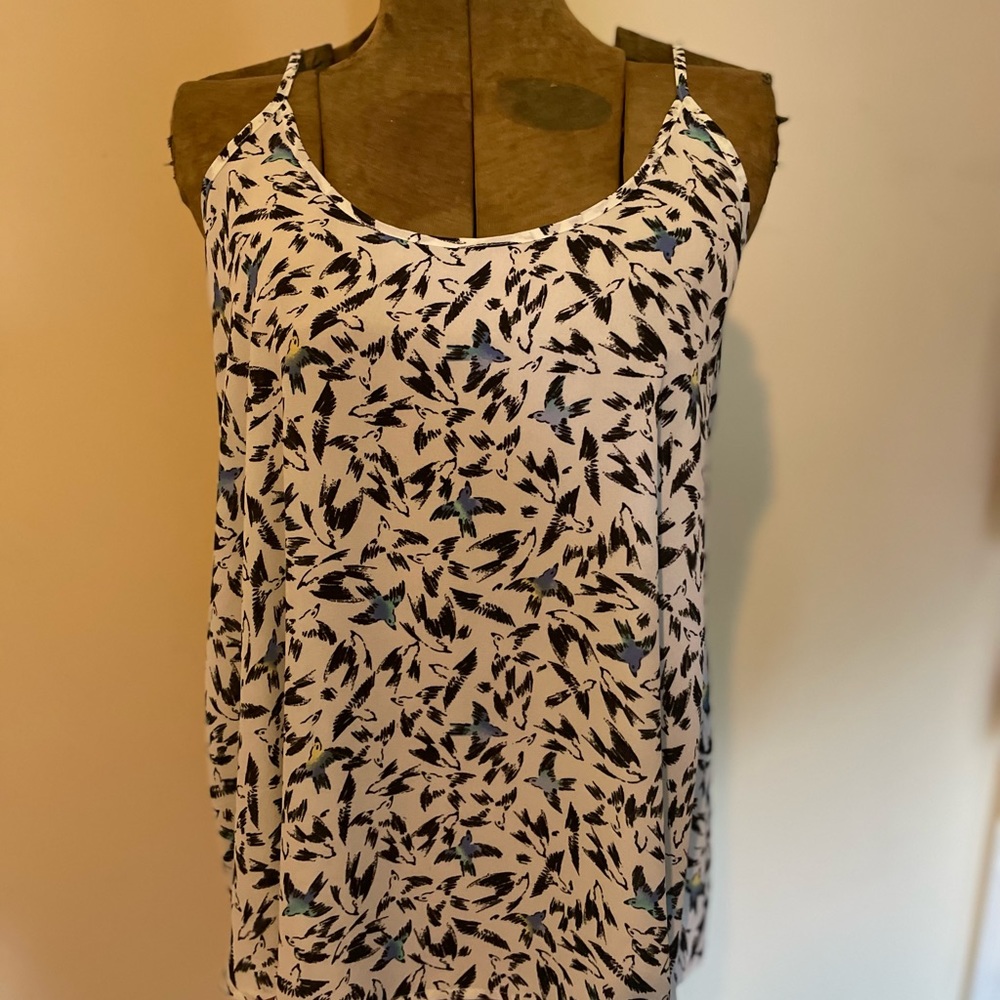 Apt nine women’s white blouse with birds on it